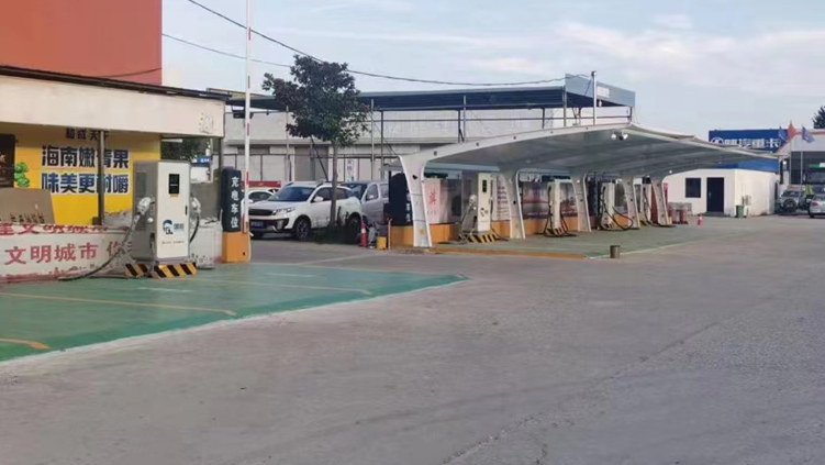 停车场前新投建新能源充电场